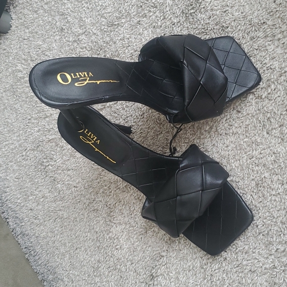 Heels - Picture 3 of 6